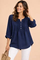 Blusa azul-marinho de algodão com decote redondo e pregas