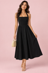 Vestido midi preto evasé com decote halter