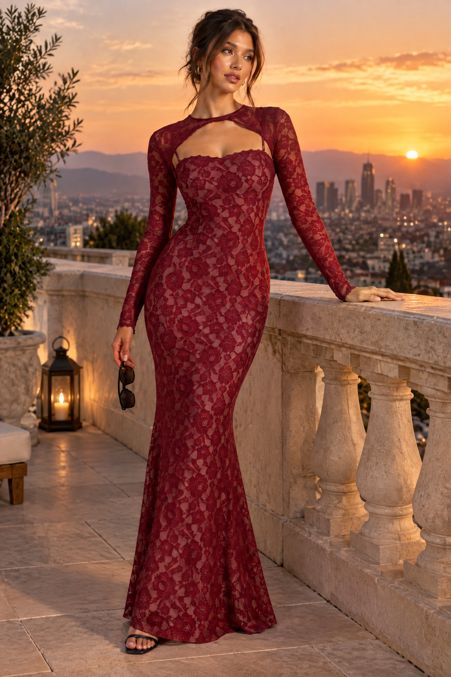 Robe longue en dentelle bordeaux à décolleté cœur | Deuxième photo lifestyle | Lounelle Paris