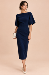 Vestido midi azul-marinho justo com decote barco e manga curta