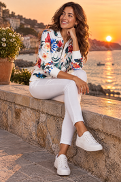 Veste bomber fleurie ajustée blanche | Deuxième photo lifestyle | Lounelle Paris