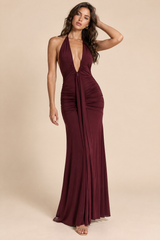 Vestido maxi bordô com franzido e decote halter