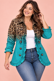Veste ajustée turquoise à imprimé léopard | Porté sur une silhouette plus ronde | Lounelle Paris
