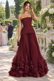 Robe longue bustier plissée rouge | Photo lifestyle | Lounelle Paris