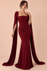 Vestido comprido vermelho justo com decote quadrado