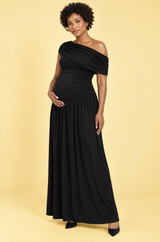 Vestido comprido de grávida preto com decote assimétrico e cintura descida