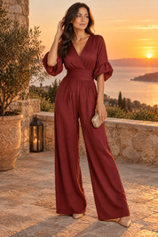 Combinaison pantalon bordeaux à col V et jambes larges | Deuxième photo lifestyle | Lounelle Paris