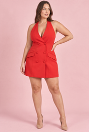 Robe rouge courte structurée à encolure dos nu plongeante et détails boutonnés | Porté sur une autre silhouette | Lounelle Paris