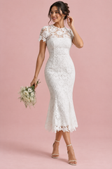 Vestido midi branco de renda com manga curta