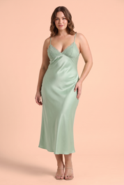 Robe nuisette longue vert menthe à dentelle | Porté sur une autre silhouette | Lounelle Paris