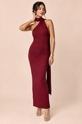 Vestido maxi bordeaux com decote assimétrico e gola