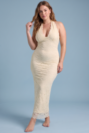 Robe longue en dentelle jaune à encolure asymétrique et détail au col | Porté sur une autre silhouette | Lounelle Paris