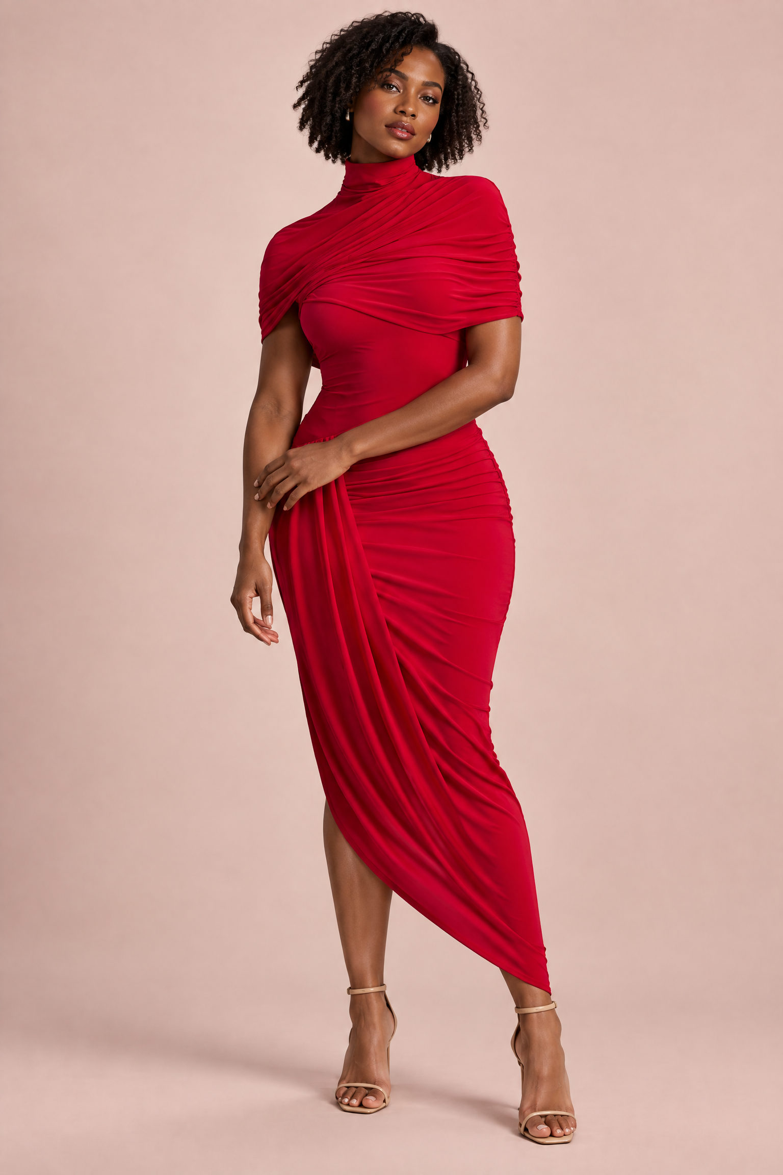 Robe midi asymétrique rouge à cape torsadée | Porté sur une autre silhouette | Lounelle Paris