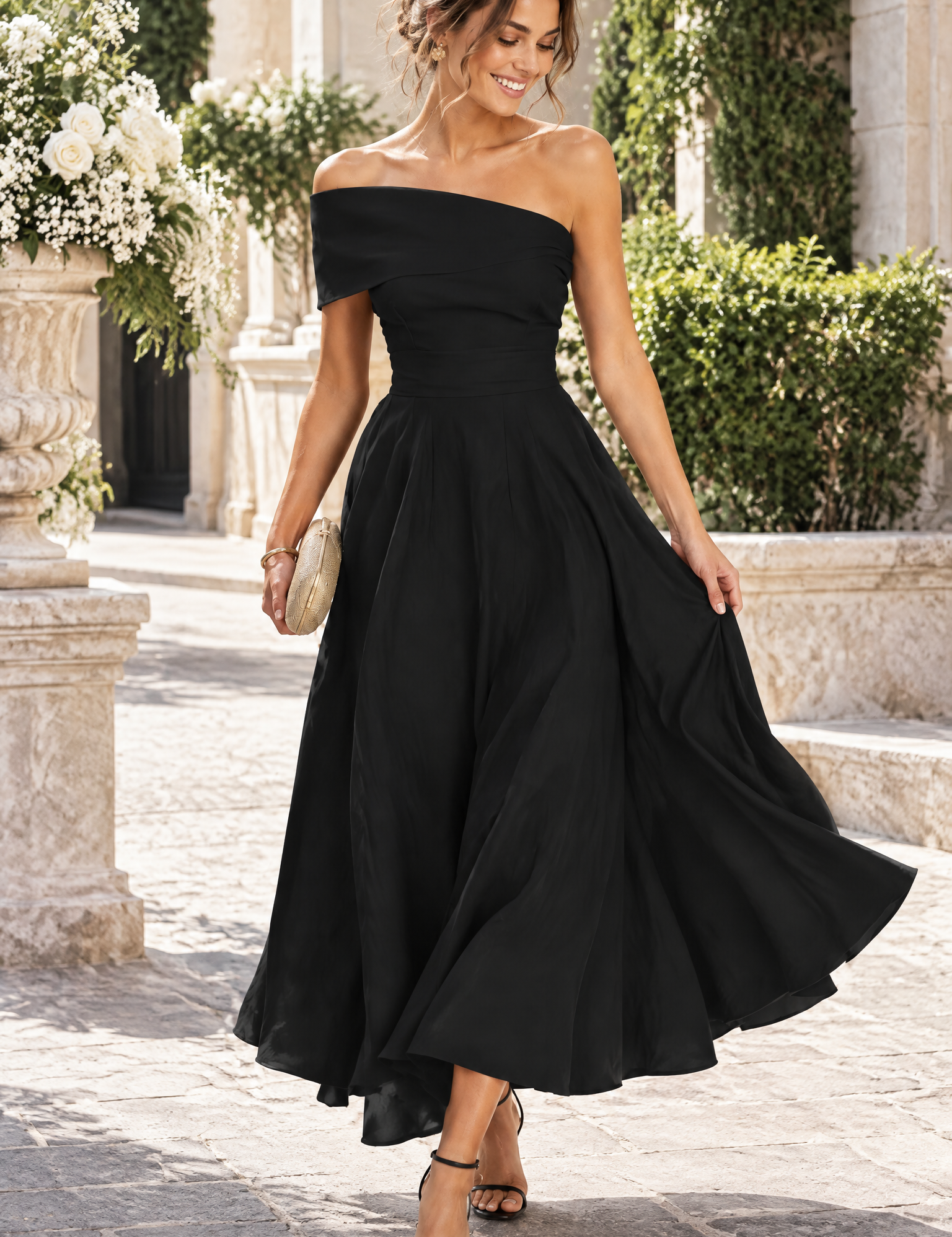 Robe asymétrique noire à épaules dénudées | Photo lifestyle | Lounelle Paris