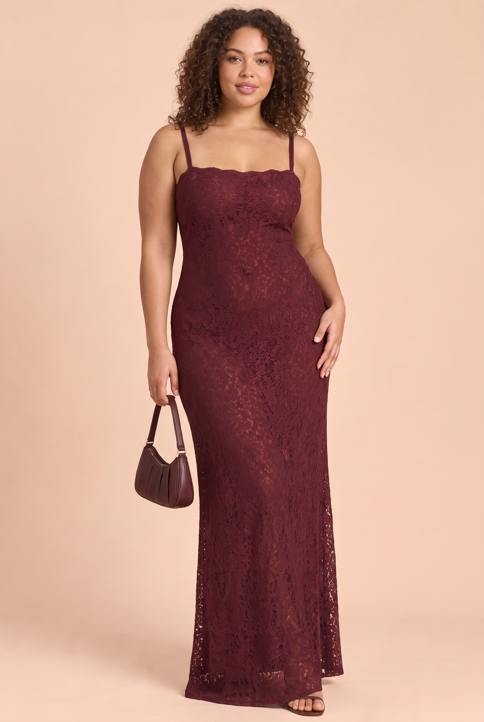Robe midi moulante en dentelle bordeaux | Porté sur une silhouette plus ronde | Lounelle Paris