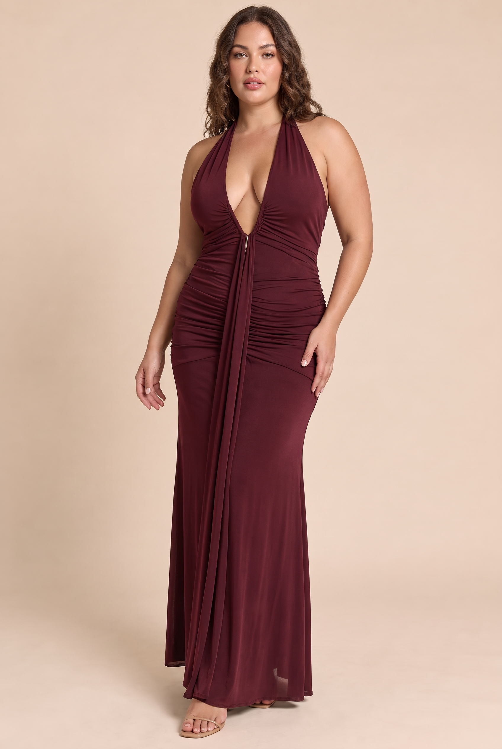 Robe longue bordeaux froncée à col dos nu | Porté sur une autre silhouette | Lounelle Paris