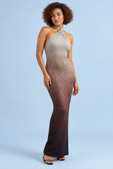 Vestido comprido cinzento degradé com decote halter e franzidos