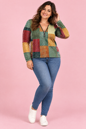 Haut vert zippé à imprimé patchwork | Porté sur une silhouette plus ronde | Lounelle Paris