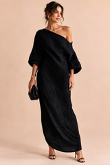Vestido preto assimétrico de um ombro só