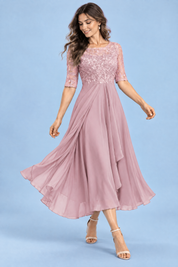 Robe en mousseline à corsage brodé rose poudré | Vue en mouvement | Lounelle Paris