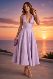 Robe midi violette en dentelle à décolleté plongeant | Deuxième photo lifestyle | Lounelle Paris