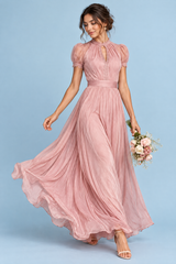 Vestido comprido rosa com folhos