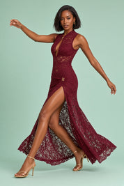 Robe longue bordeaux en dentelle transparente à col montant | Vue en mouvement | Lounelle Paris