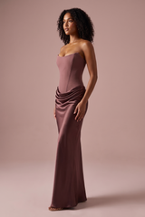 Vestido maxi bordô sem alças tipo espartilho