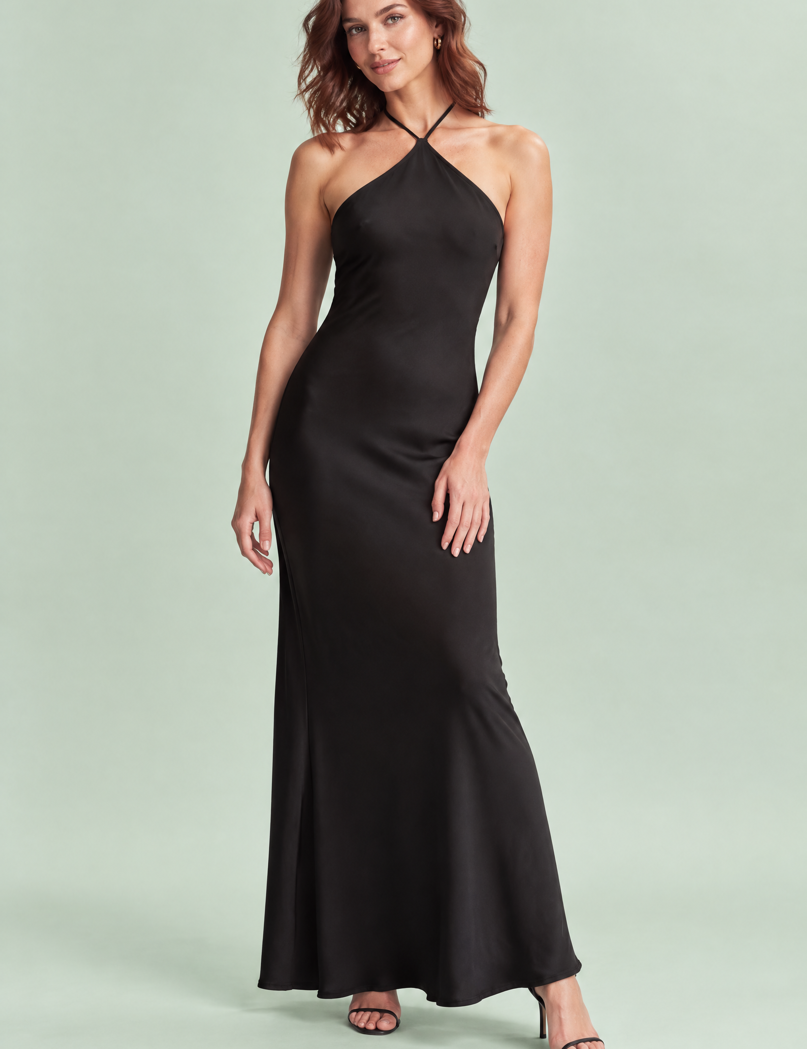 Robe longue noire torsadée à encolure américaine, effet cape | Vue de face | Lounelle Paris