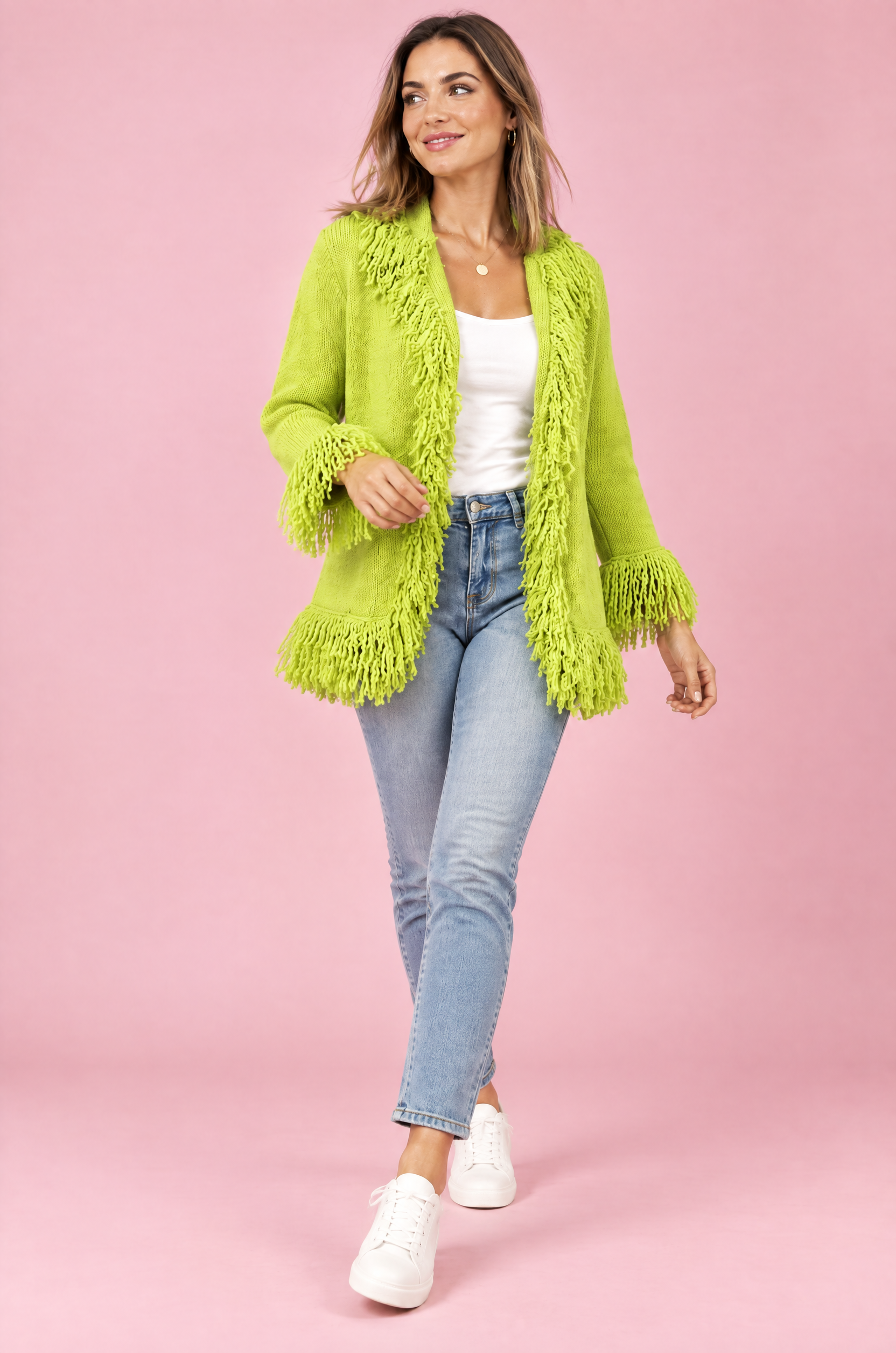 Gilet vert citron à franges | Vue en mouvement | Lounelle Paris