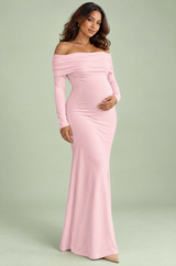 Vestido maxi de grávida cor-de-rosa em malha franzida com decote Bardot