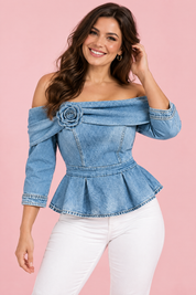 Blouse bleu clair à épaules dénudées et basque | Porté sur une autre silhouette | Lounelle Paris