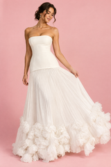 Vestido comprido branco cai-cai com pregas