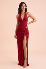 Vestido vermelho comprido com decote profundo