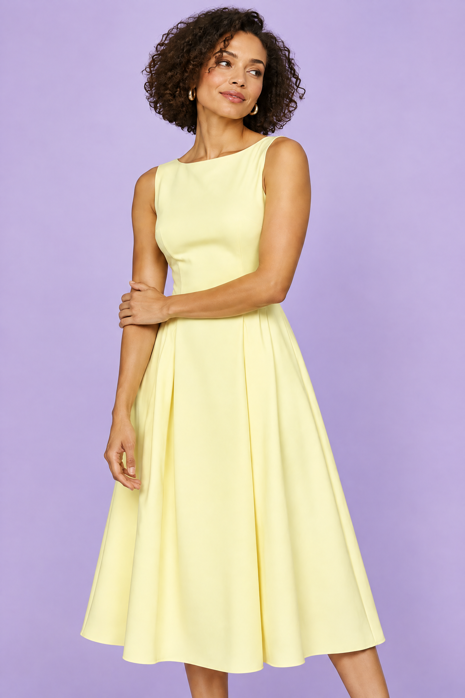 Robe jaune clair à encolure bateau et coupe trapèze | Vue rapprochée | Lounelle Paris