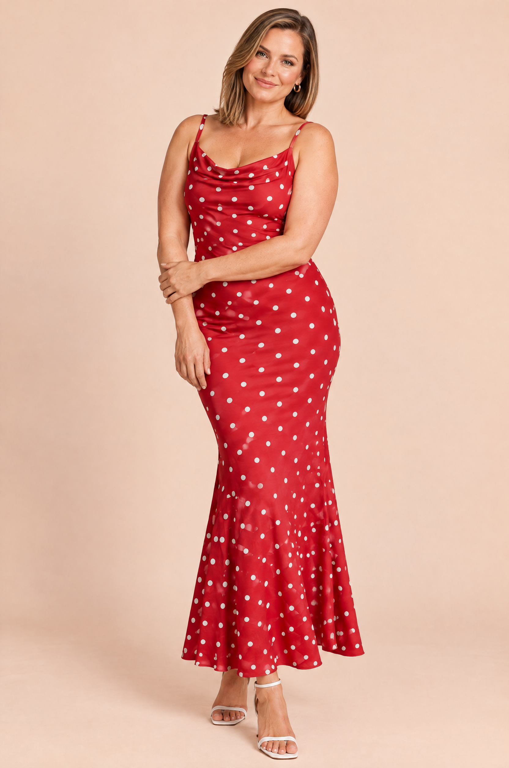 Robe longue sirène rouge à pois et encolure drapée | Porté sur une autre silhouette | Lounelle Paris