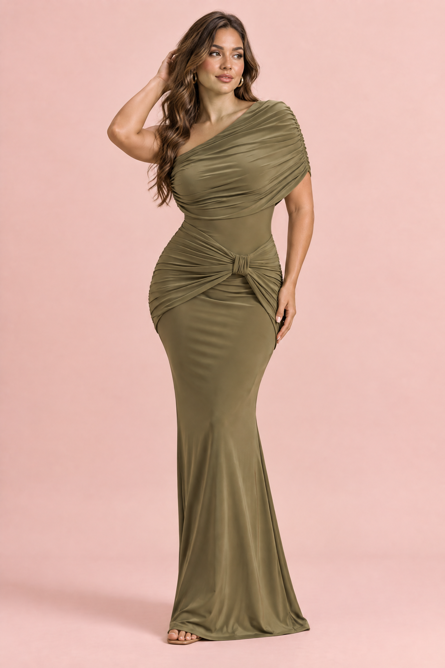 Robe longue froncée à épaules dénudées vert olive | Porté sur une autre silhouette | Lounelle Paris