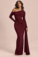 Vestido comprido bordeaux assimétrico de um ombro com drapeado