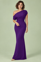 Vestido roxo comprido de decote Bardot com alça torcida