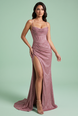 Vestido comprido brilhante rosa com fenda