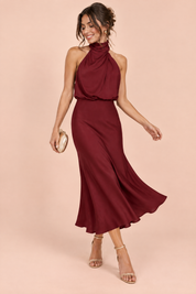 Robe midi trapèze bordeaux à col foulard | Vue en mouvement | Lounelle Paris