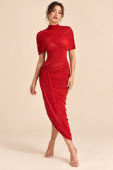 Vestido vermelho drapeado assimétrico