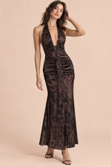 Vestido maxi castanho com franzido e decote halter