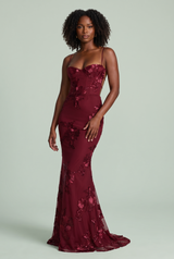 Vestido Comprido Bordeaux com Bordado Floral