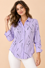 Camisa oversized lavanda com estampado paisley