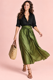 Ensemble chemise et jupe longue vert olive à taille nouée | Vue en mouvement | Lounelle Paris