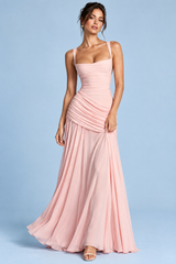 Vestido comprido franzido rosa com decote quadrado