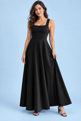 Vestido midi preto com decote em coração