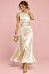 Vestido comprido champagne sem mangas com cintura franzida