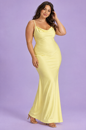 Robe longue moulante jaune à col bénitier | Porté sur une silhouette plus ronde | Lounelle Paris